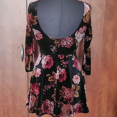 Velvet floral dress New Look with scoop back, like new, size XS