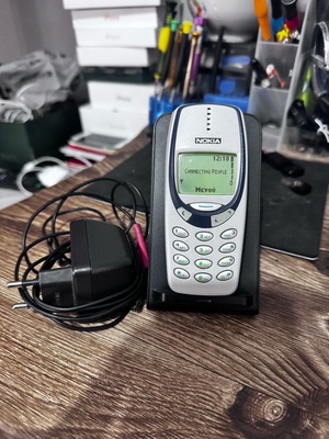 Nokia 3330 used, excellent working condition with new battery and charger