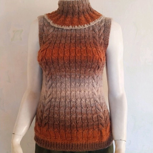 Women's sleeveless sweater with polo collar hand-knitted like new