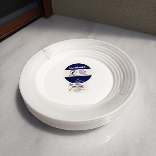 Set of 6 deep white opaline plates new