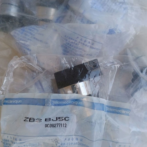 Schneider Electric Switch Heads Φ22 3-Position Black Reset ZB2BJ5C new pack of 10
