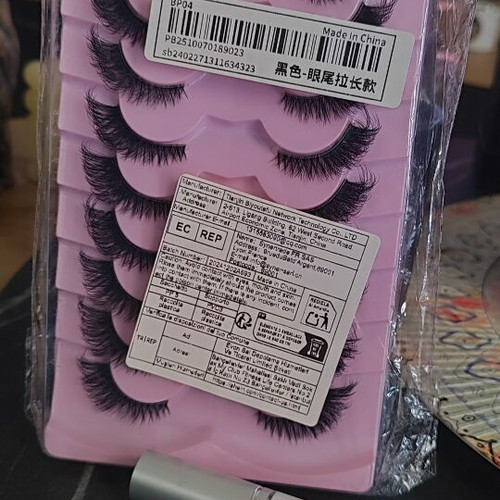 Eyelashes and glue new, pack of 9 pairs for cat eyes