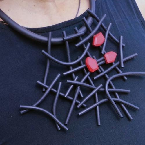 Silicone summer necklace, black with multicolor accents
