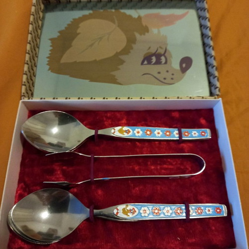 Luxury case new with hand-painted children's eating utensils
