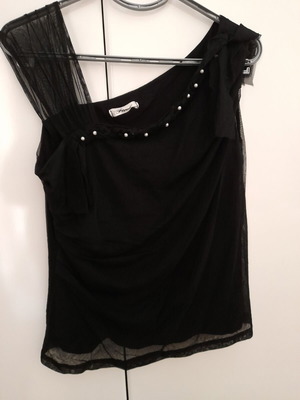 Women's sleeveless black blouse with white pearls size L like new