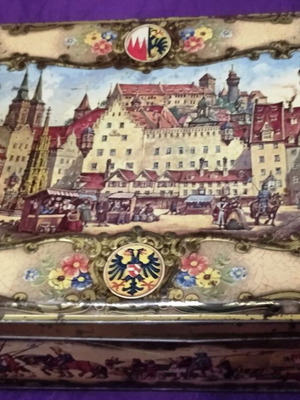 Collectible metal Lebkuchen cookie tin used