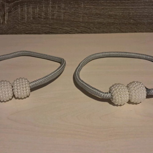 Curtain tiebacks like new, set of 2 with magnetic clasp