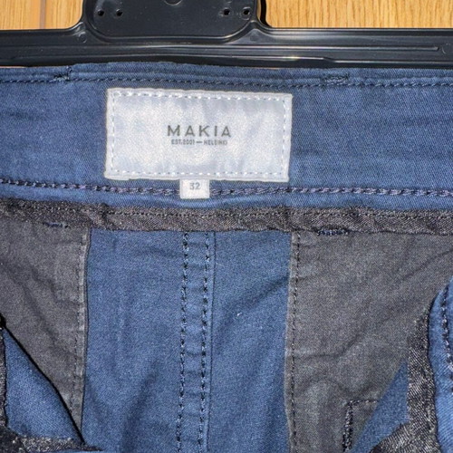 Makia men's cargo shorts navy size 32 like new