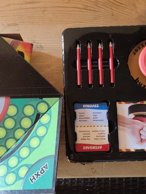 Buzzer board game like new