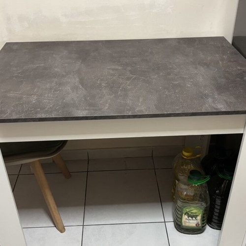 Kitchen table used, good condition with minor leg wear