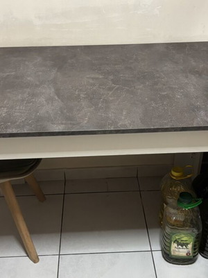Kitchen table used, good condition with minor leg wear