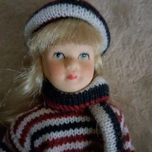 Porcelain doll 15cm like new