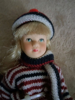 Porcelain doll 15cm like new