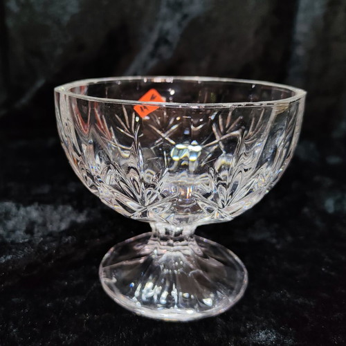 Vintage crystal dessert bowls like new
