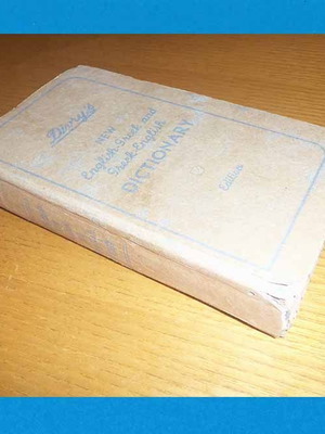 Divrys Dictionary English-Greek and Greek-English Dictionary 1969 used