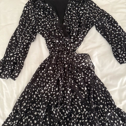 Polka Dot Dress with Belt like new, one size, black and white