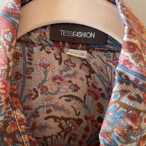 Silk shirt like new, multicolor, sizes M to XL