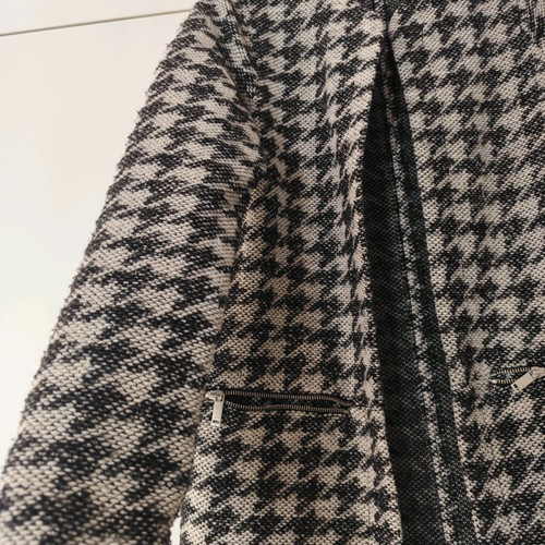 Light Stradivarius coat like new, black and white