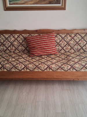 Timrithesios wooden sofa with storage space, like new, 3 seats
