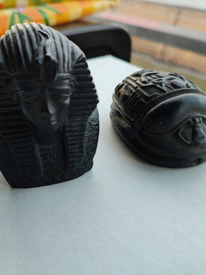 Two decorative Egyptian style items used, pack