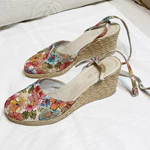 Elite floral espadrille platform sandals size 39