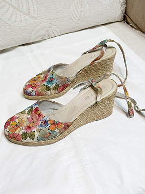 Elite floral espadrille platform sandals size 39