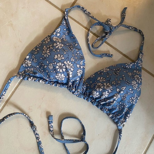 Zaful swimwear top medium size blue floral like new