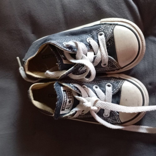 Converse baby shoes size 22 like new