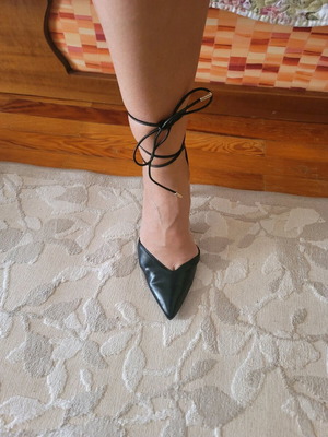 Stradivarius open pump like new, size 40, black with laces