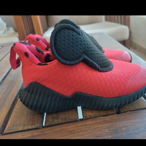 Adidas kids shoes size 25 like new