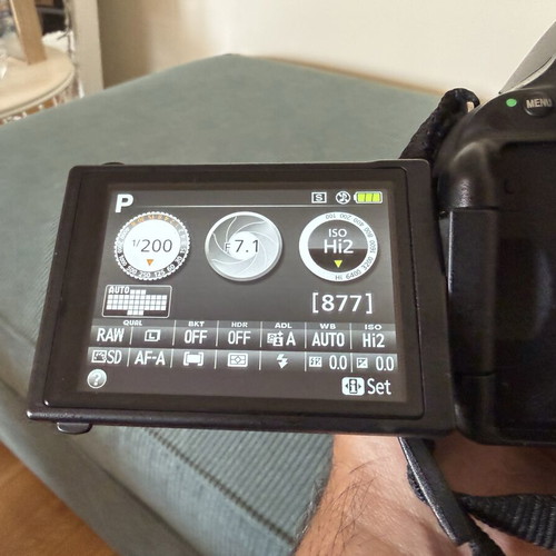 Nikon D5200 DSLR with AF-S DX 18-55mm VR II lens, like new