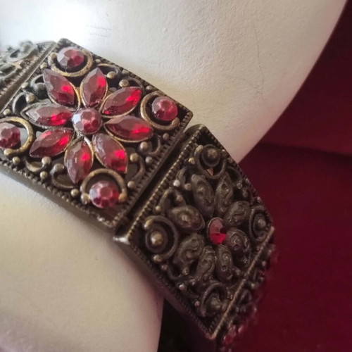 Vintage bracelets with gold finish and multicolored stones