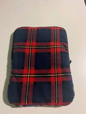 Tablet case 10 inch Pull & Bear like new, checkered