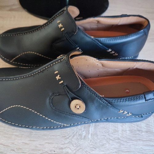 Clarks Un Loop black leather anatomical shoes, new, size 42
