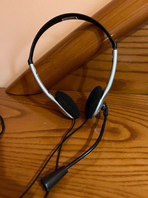 Headphones with microphone like new, wired