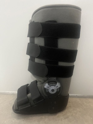Orthopedic boot like new, small size