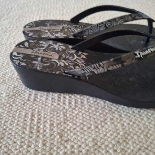 Ipanema platform flip-flops size 39, black