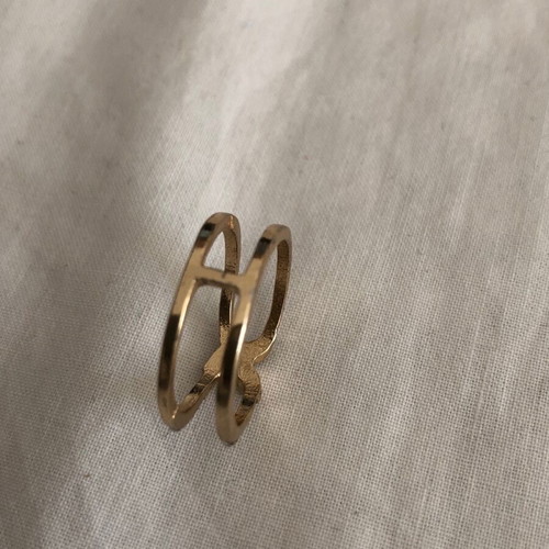 Ring with rhinestones like new, gold color