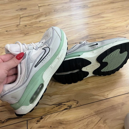 Nike Air sports shoes like new, size 40, white and green