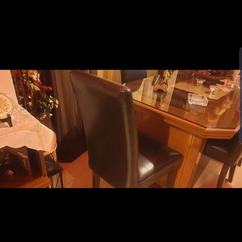 Dining set with 6 chairs like new