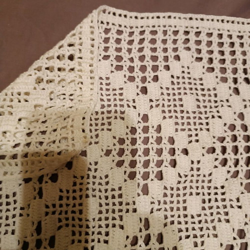 Handmade crochet table runner like new, 1.54x34, ideal for buffet