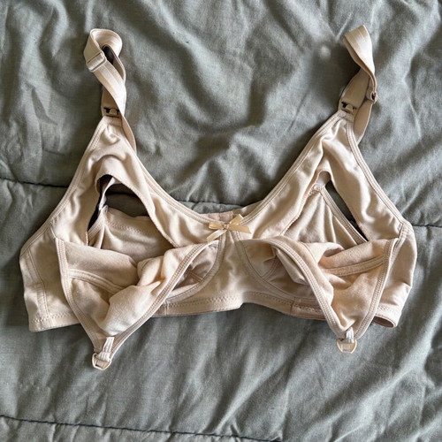 Nursing bra like new beige with free Medela pads, size M