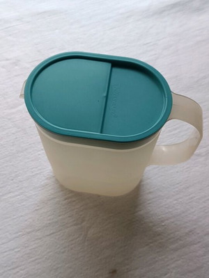 Tupperware water jug used