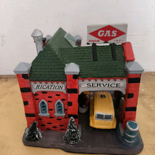 Decorative gas station like new with vehicles