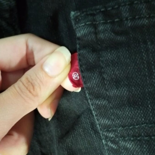 Levi Strauss & Co black jean with rips, size S, like new