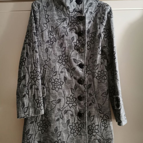 Iso Unique Edition coat like new, size L, black and grey