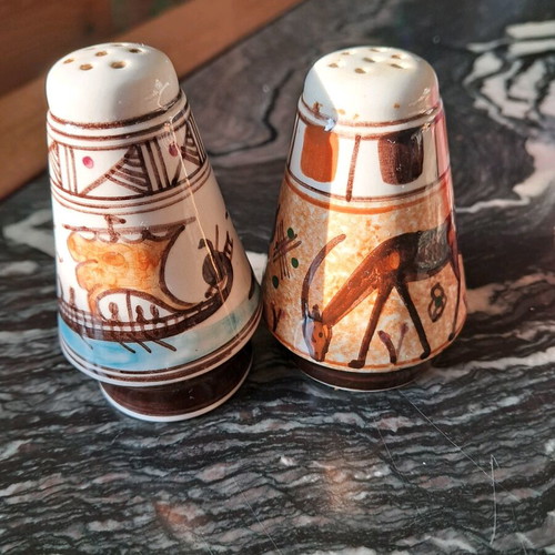 Vintage Roditiko salt and pepper shaker like new, hand-painted