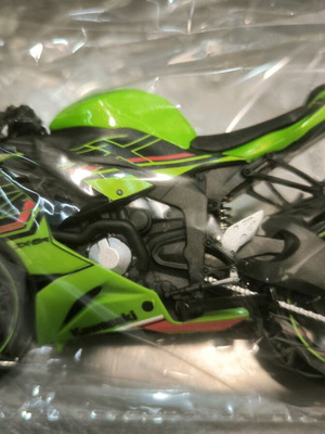 Мотор Kawasaki ZXR 1/12 нов
