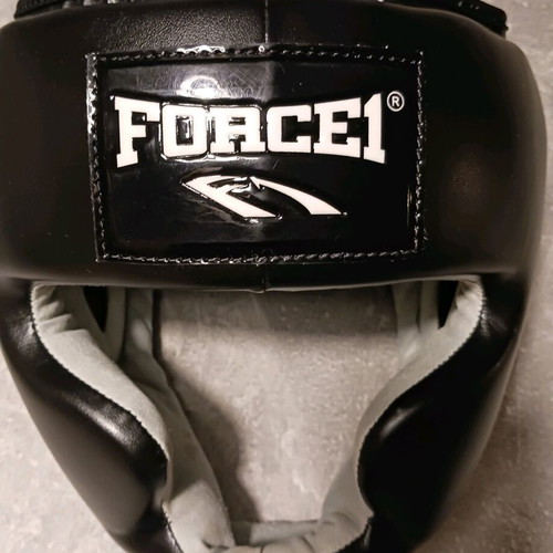 Force1 martial arts helmet like new, full face for kick boxing and boxing sparring