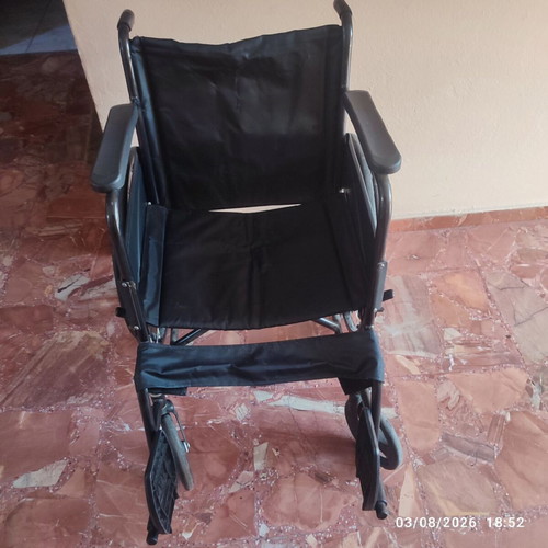Indoor wheelchair with tripod cane and night container holder like new